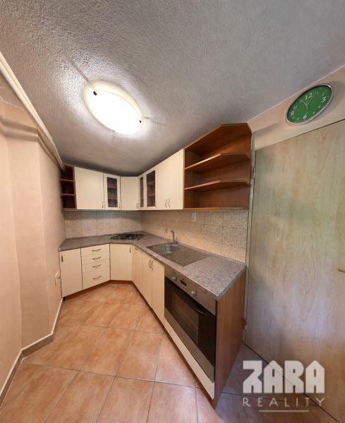 Cottage kitchen with a kitchen unit and a wooden decor floor.