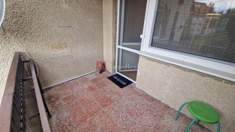 The balcony of a 3-room apartment on Pod lesom in the High Tatras contains a chair and a doormat.
