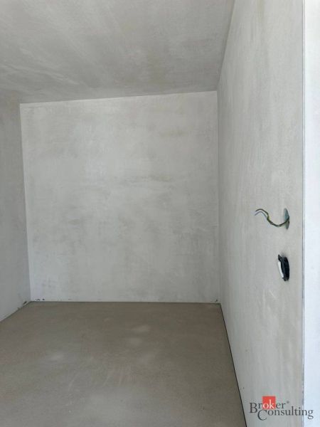 Unfurnished room with bare walls in a 2-room apartment.