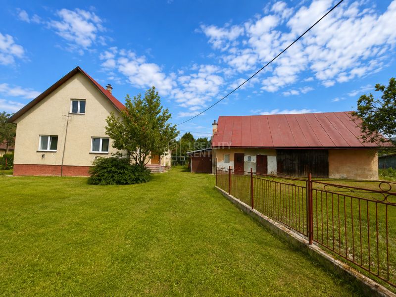 A family house in Oščadnica on Oščadnica Street with a spacious garden and a farm building.