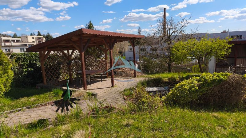 The garden of a family house on Ľ. Štúra Street in Veľký Krtíš with a gazebo and greenery.