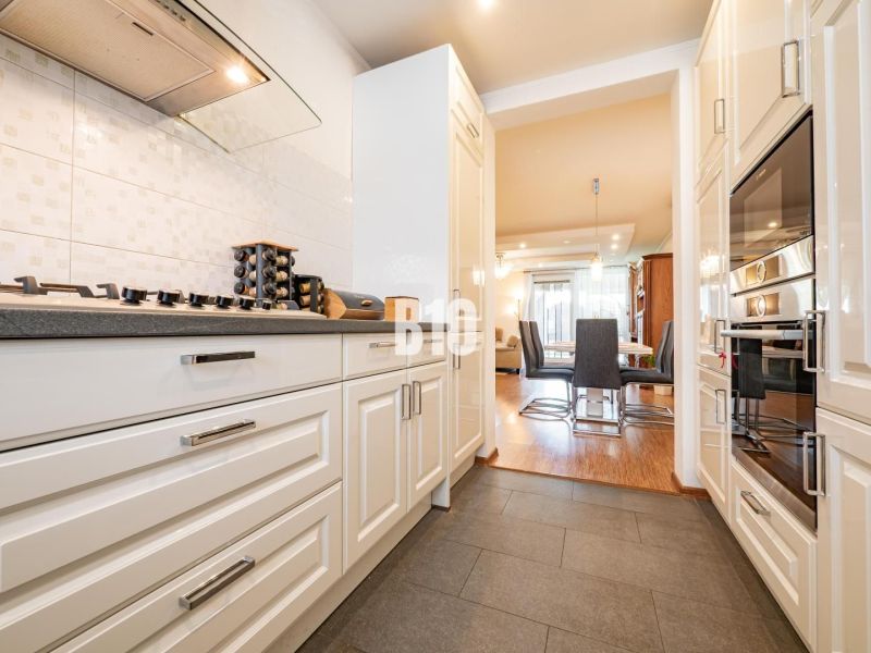A kitchen in a family house with a cooktop and a built-in oven.