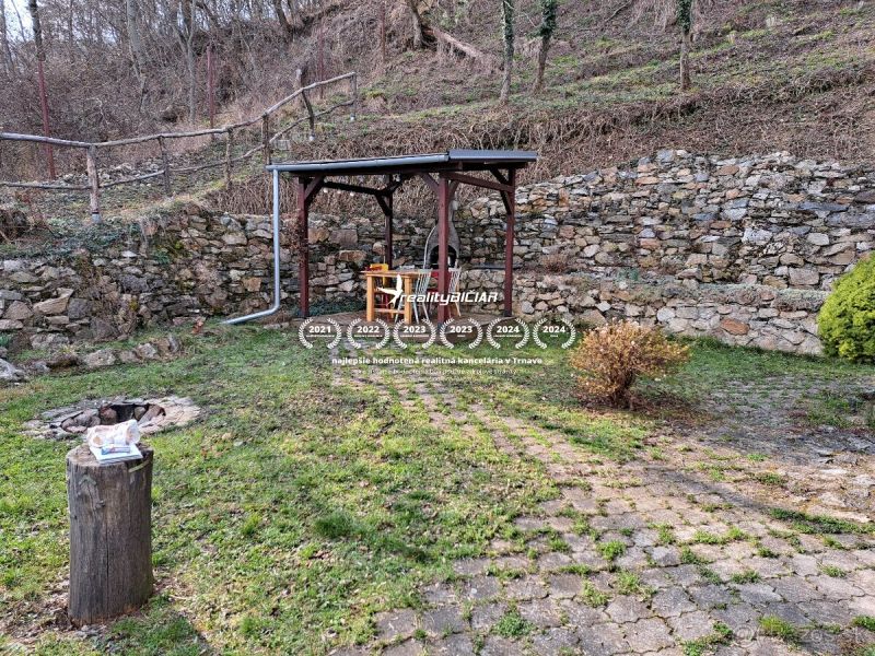 Covered terrace in the garden at the Cottage in Dolné Orešany, Dolné Orešany.