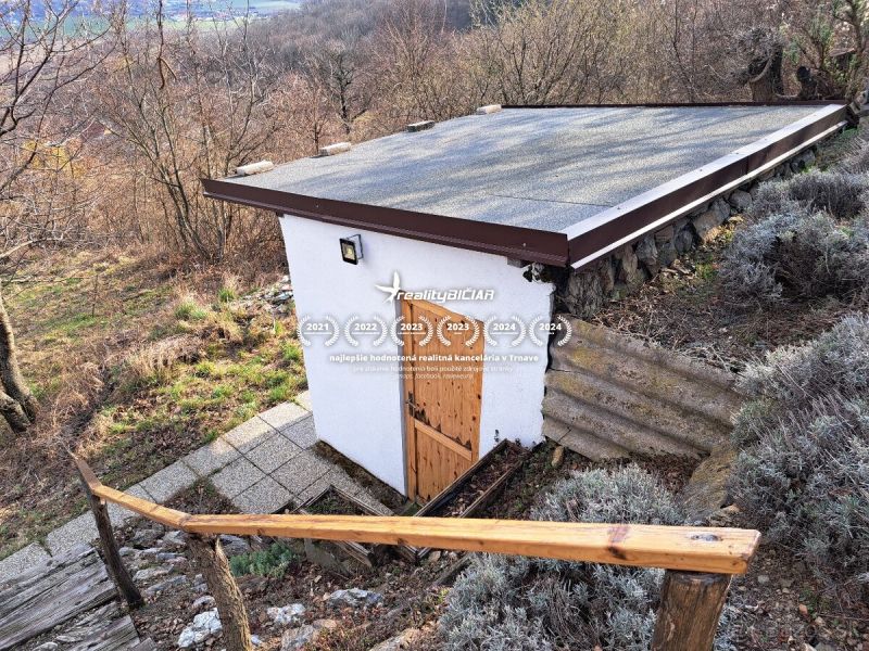 A small cottage with a slanted roof in Dolné Orešany on the hilly street Dolné Orešany.
