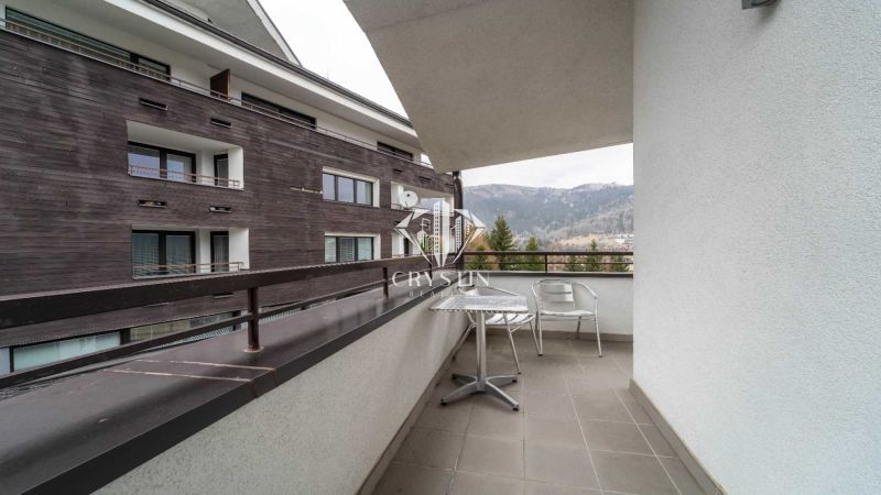 The balcony of a recreational apartment in Donovaly with a view of the surrounding mountains.