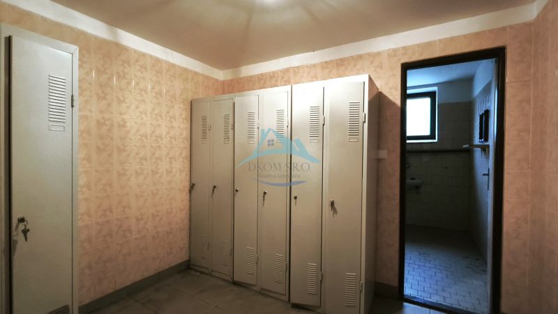Locker rooms in production areas with metal lockers and ceramic tiles.