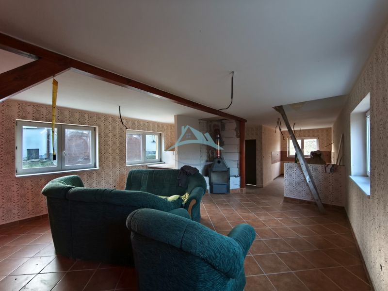 Living room in a family house with a fireplace and a floor with a wooden decor.