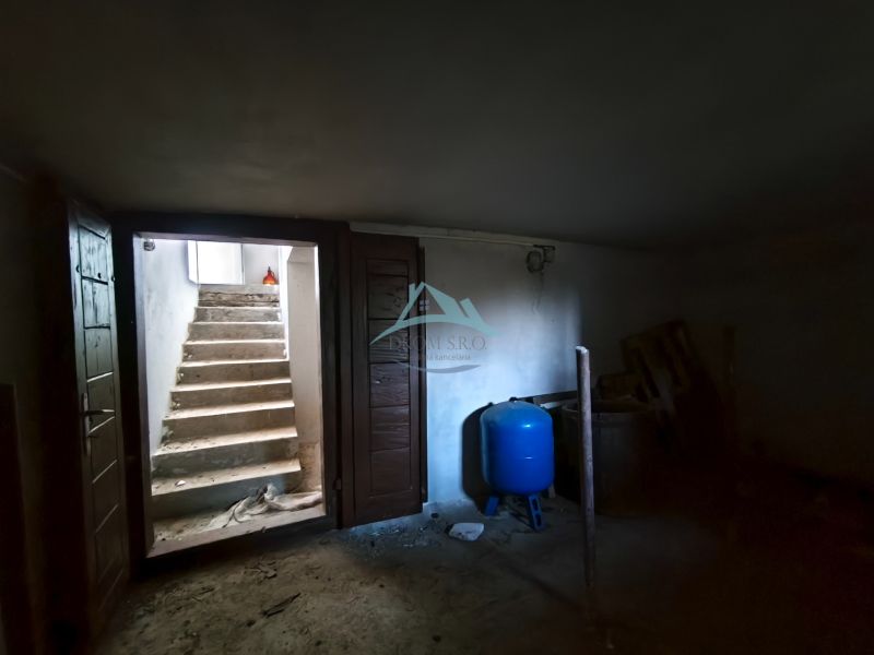 Garden storage in a family house with concrete stairs and a blue container.