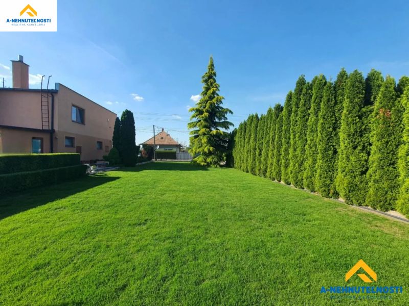 A garden with a lawn in Dolný Štál is ideal for residential plots.