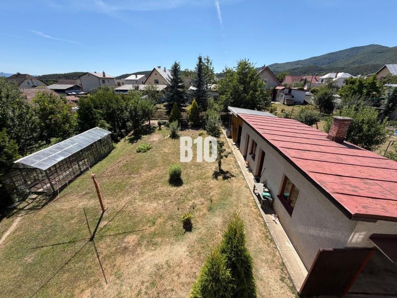 A family house in Kláštor pod Znievom with a spacious garden and a greenhouse.