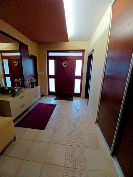 Entrance hall in a family house with tiles and a wardrobe, complemented by decorations.