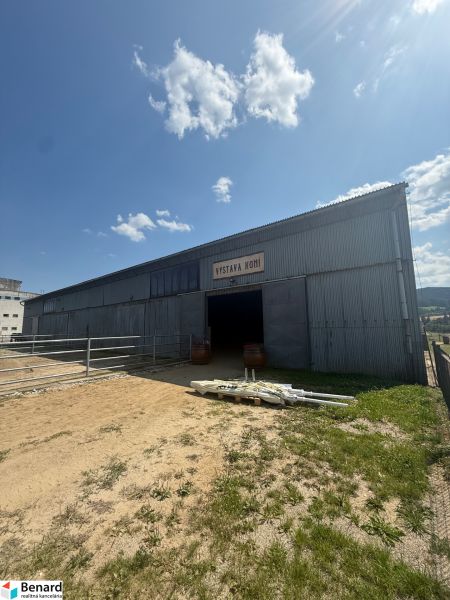 Building in Hniezdne with the inscription 