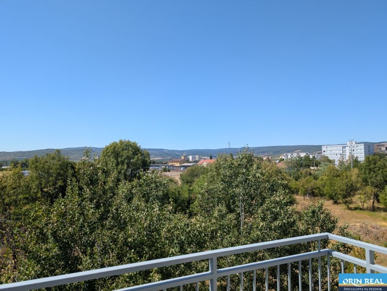 View from a 2-room apartment on Mahulanka in Pezinok to nature and surrounding architecture.