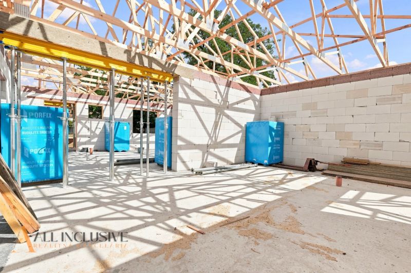 Construction of a family house in Marcelová with wooden structures and aerated concrete blocks.