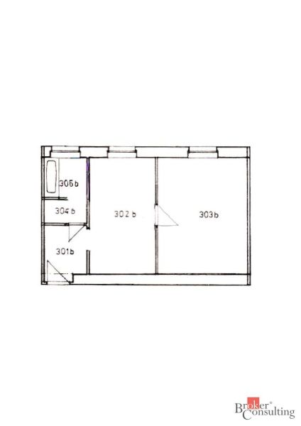 Floor plan of a one-bedroom apartment with separate rooms and an entrance hallway.
