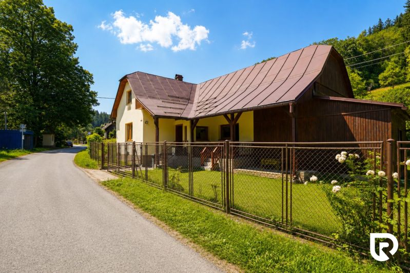 A family house in Makov on Čierne Street with a fence and a landscaped garden.
