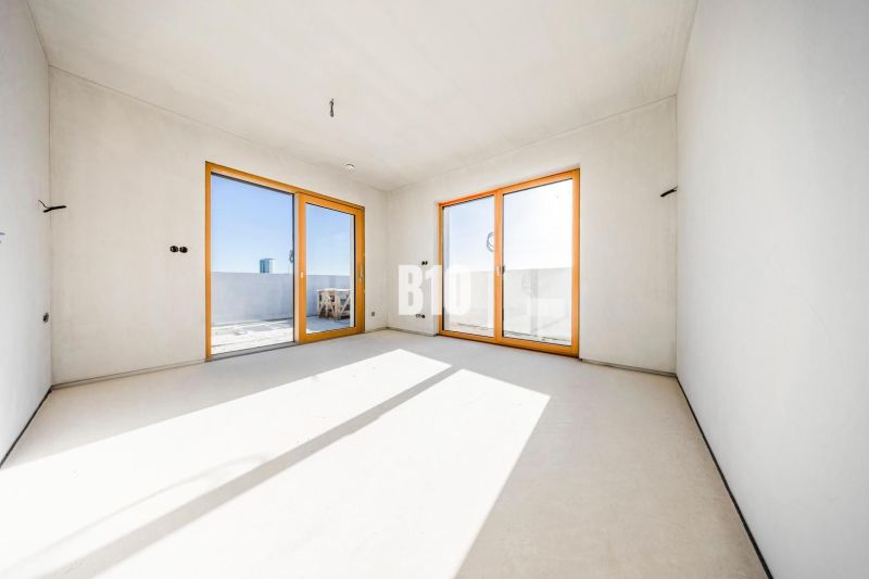 Spacious room with large windows and a view, bright walls, 3-room apartment.