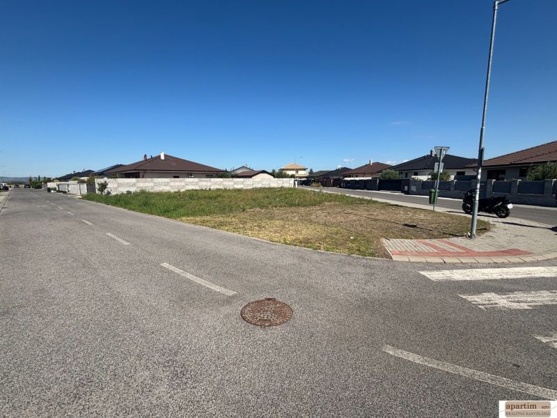 A plot for residential use in Most pri Bratislave surrounded by a road and new development.