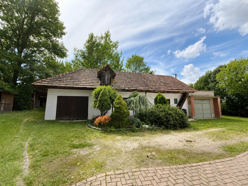 Family house in Klačany in Urmince with a garage and greenery in the front garden.