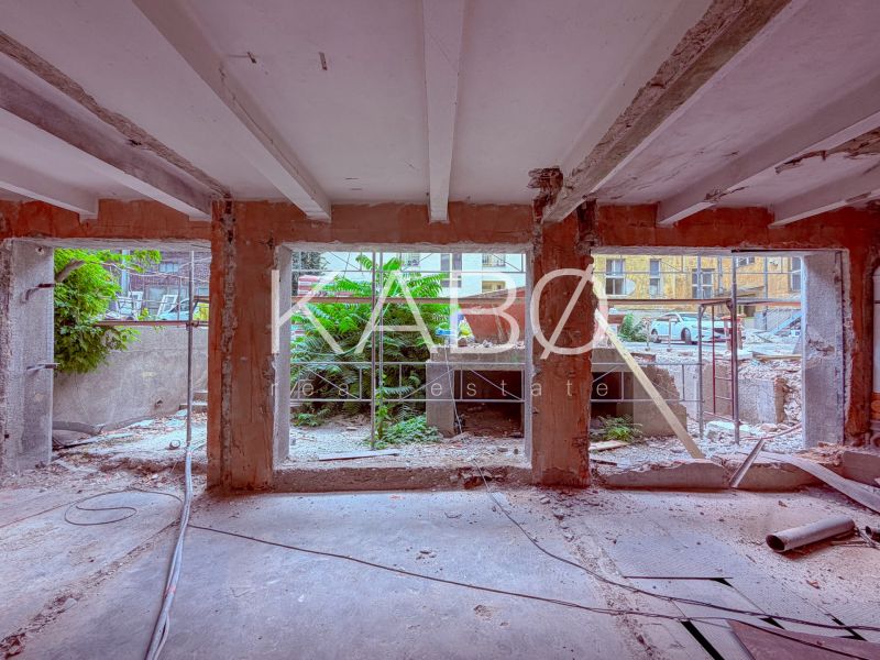 Reconstruction of commercial premises on Sládkovičova Street in Nitra with open walls.