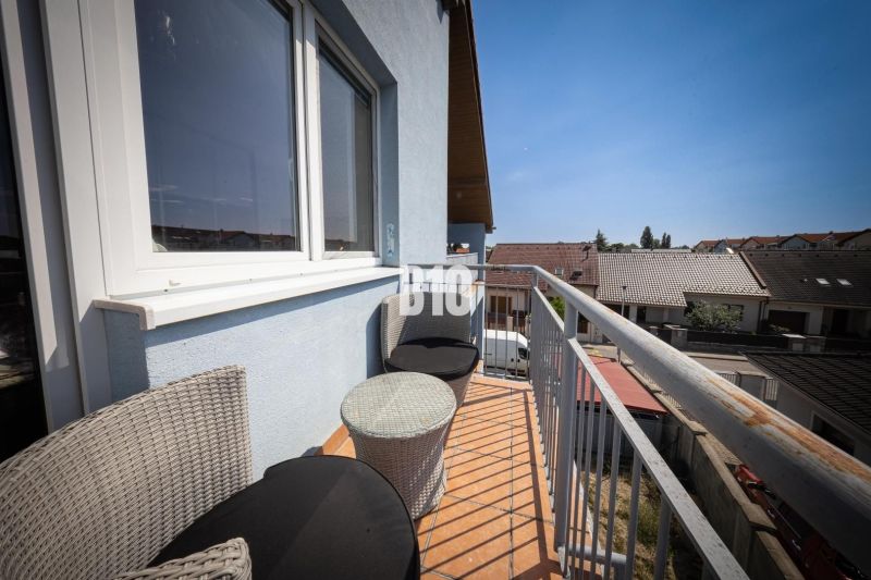 The balcony of a 2-room apartment in Bratislava III with a view of the rooftops.