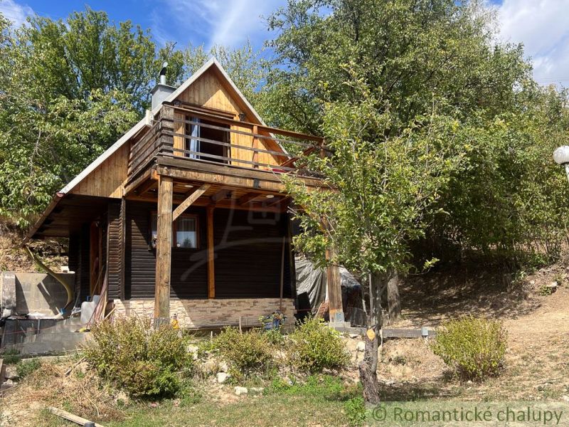 A cottage in Bratislava IV surrounded by trees in picturesque nature.