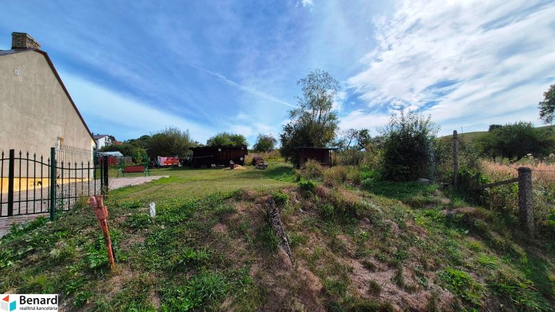 Plots - living in Jarabina with greenery, a fence, and a rural atmosphere.
