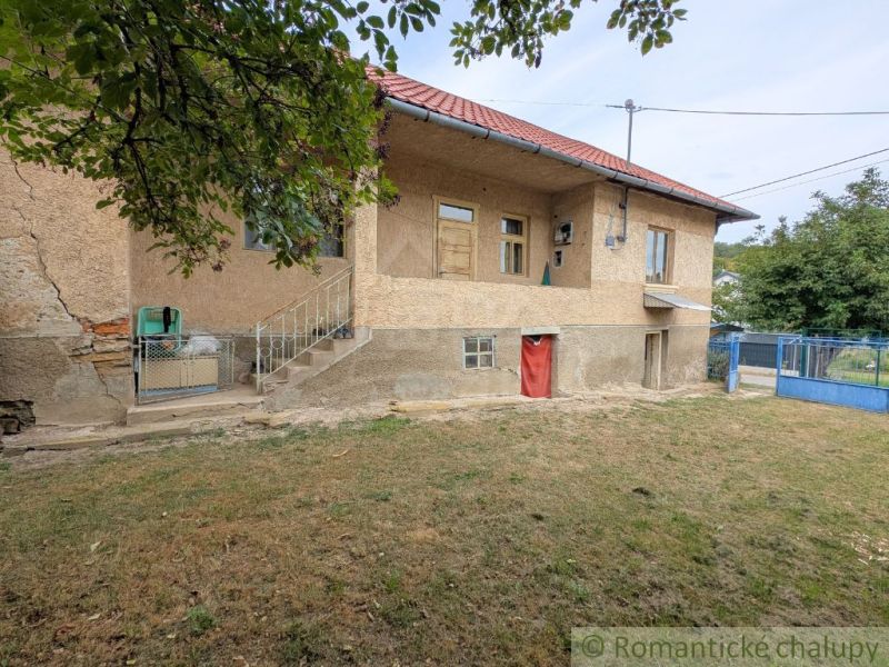 The exterior of a family house in Nižné Ladičkovce with a staircase and a yard.