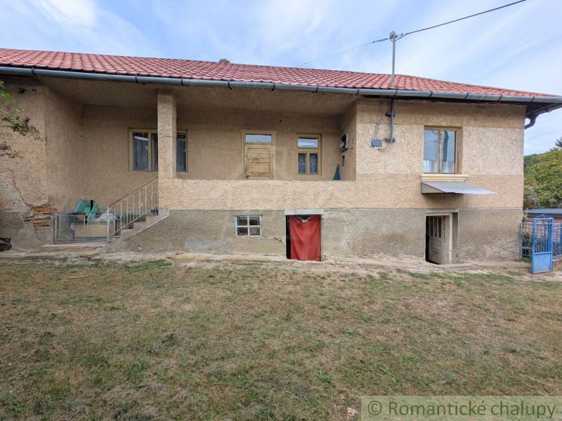 A family house in Nižné Ladičkovce with a veranda and a red roof, grassy yard.