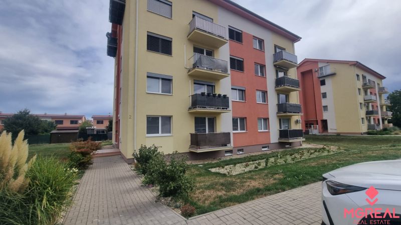 An apartment building with a garden and parking in Ivanka pri Nitre offers 2-bedroom apartments.