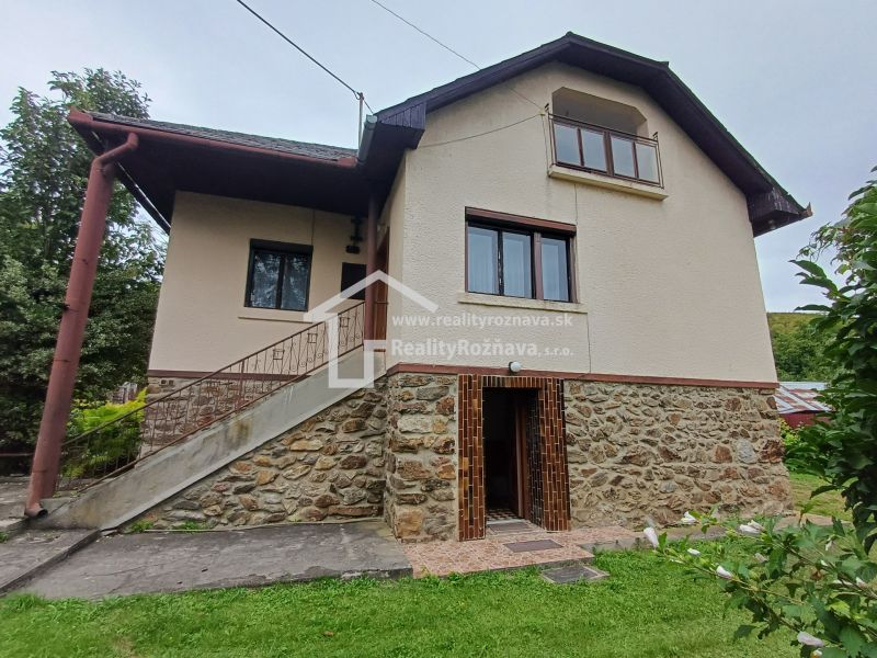 A family house in Drnava with a staircase, stone details, and greenery in the surroundings.