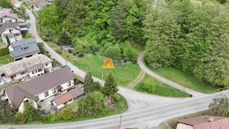 Greenery and residential houses in Turová, ideal for plots - living.