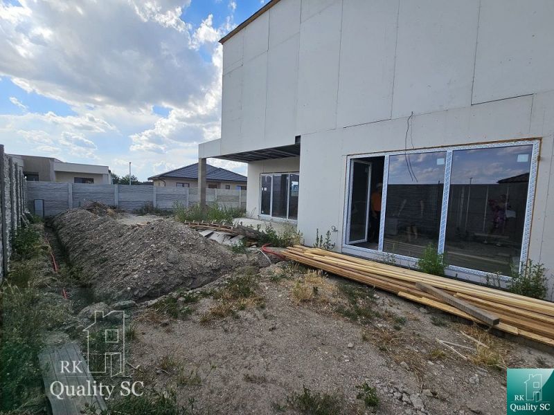 Construction of a family house on Lichnerova Street in Senec with a pile of soil.
