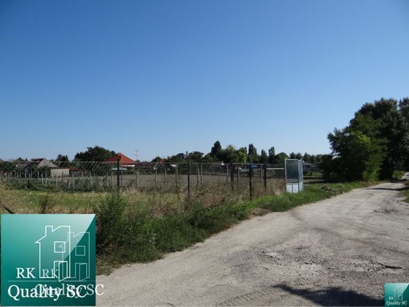A plot of land surrounded by a fence on Vrbová Street in Jelka suitable for living.