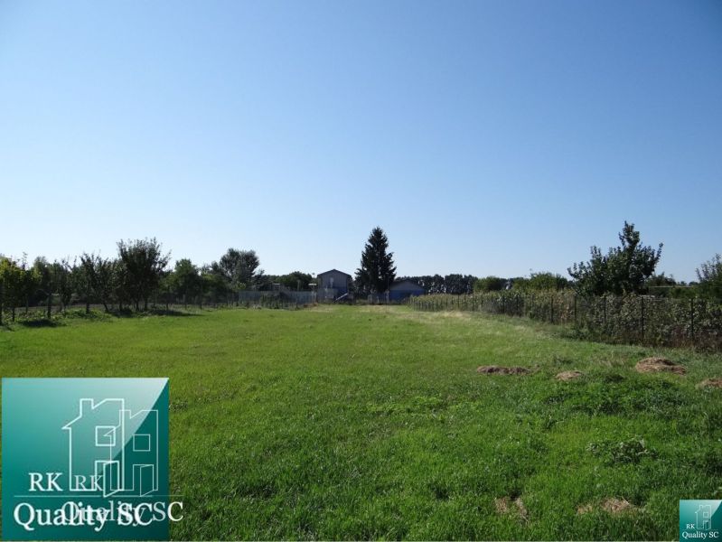 Residential plots on Vrbová Street in Jelka with a green grassy area.