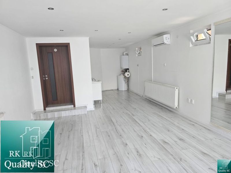 White walls, wood-patterned flooring, and air conditioning characterize the commercial spaces.