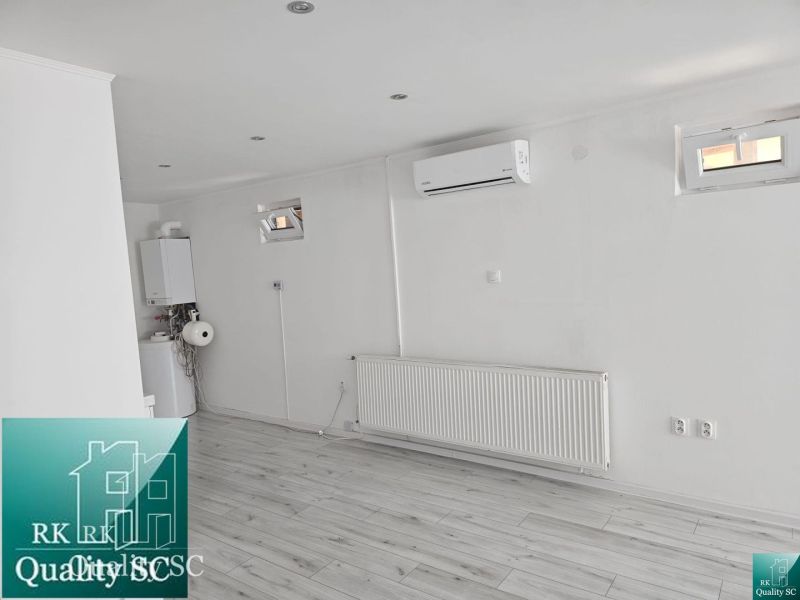 Commercial premises with white walls, air conditioning, and wood-patterned flooring.