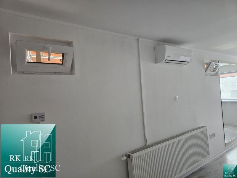 Commercial premises with white walls, air conditioning, and a radiator.