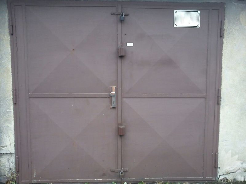 Brown metal garage doors on Čmelíkova Street in Bratislava - Ružinov.
