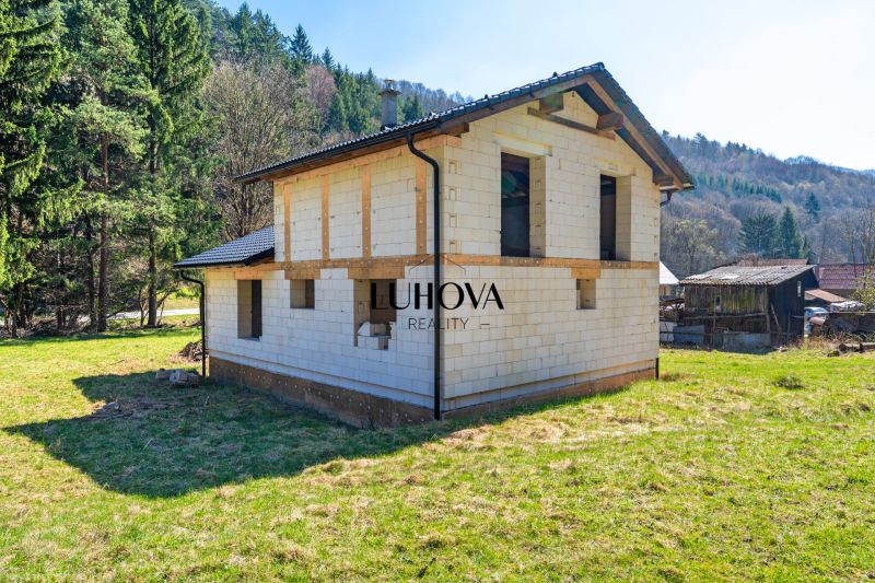 A family house in Lazy pod Makytou with a view of the surrounding forests.