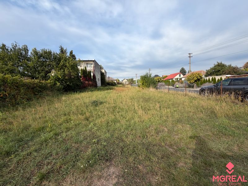 Plots - housing on Mlynská street, Veľké Ripňany, with grassy surface and houses in the background.