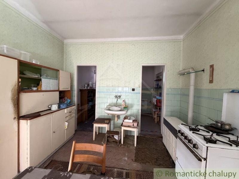 A kitchen in a family house with classic furnishings in soft pastel colors.