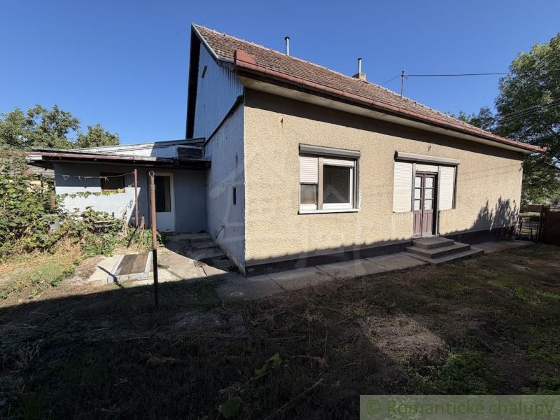 A family house with a brick facade and a tiled roof in Tvrdošovce.