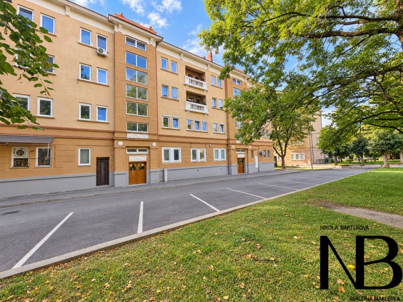 Residential building on Pribin's Orchards in Nova Dubnica with a view of the park.