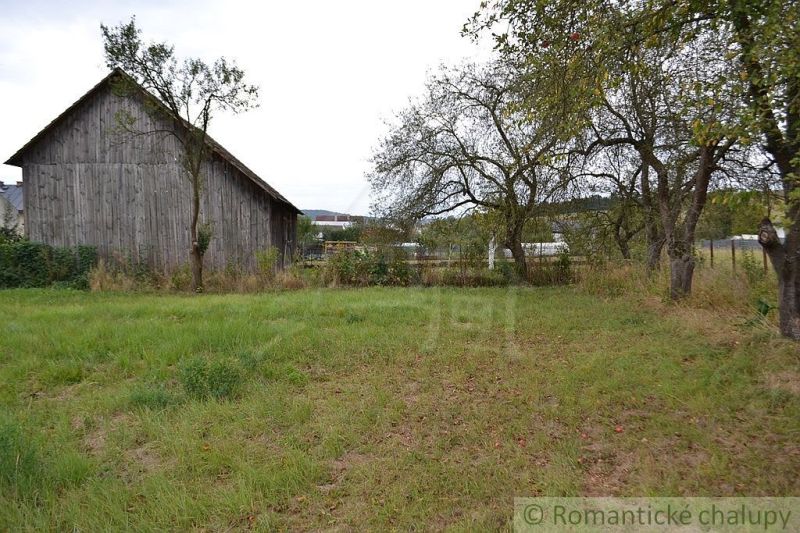 A garden with grass and a wooden structure at a family house in Nemcovce.