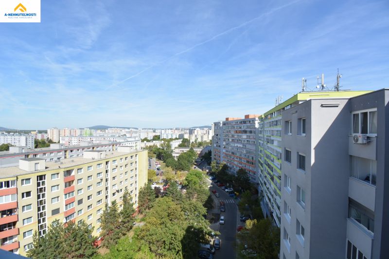 View of Vígľašská Street in Bratislava with a view of a 3-room apartment.