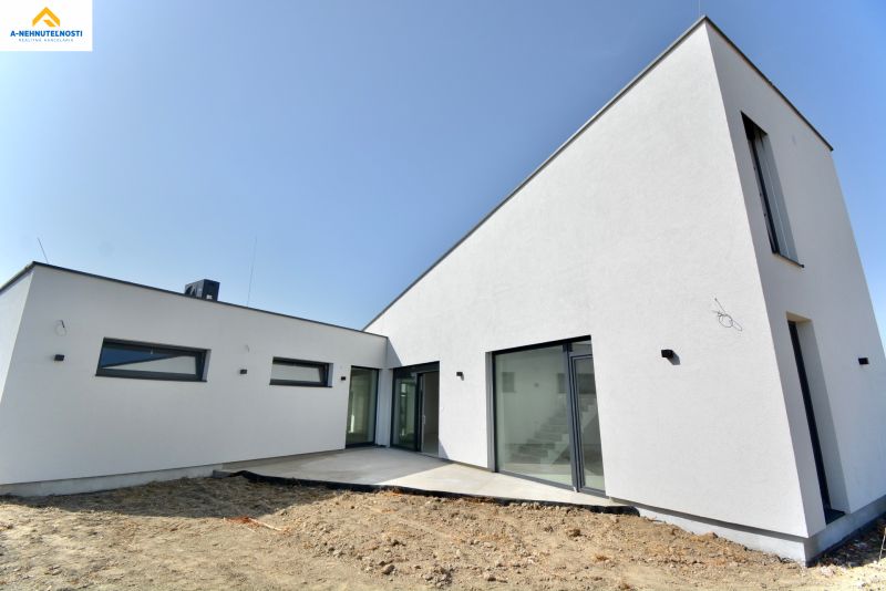 A family house in Šamorín on Kráľovianky with a minimalist design and large windows.