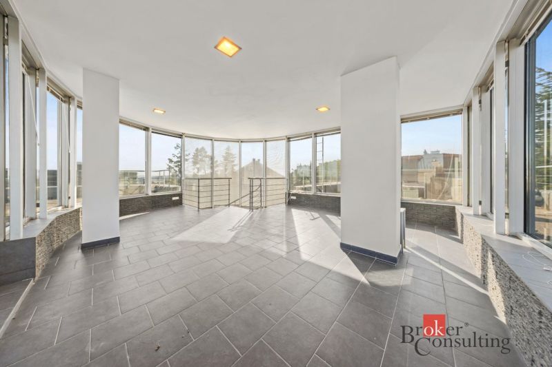 A glazed room with tiles and a view in a villa.