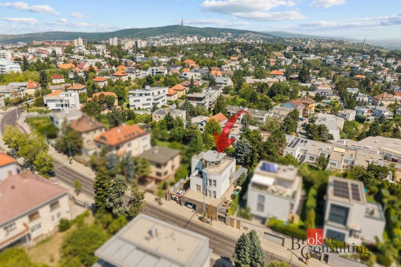 A villa in Bratislava-Old Town with an extensive view and plenty of greenery in the surroundings.