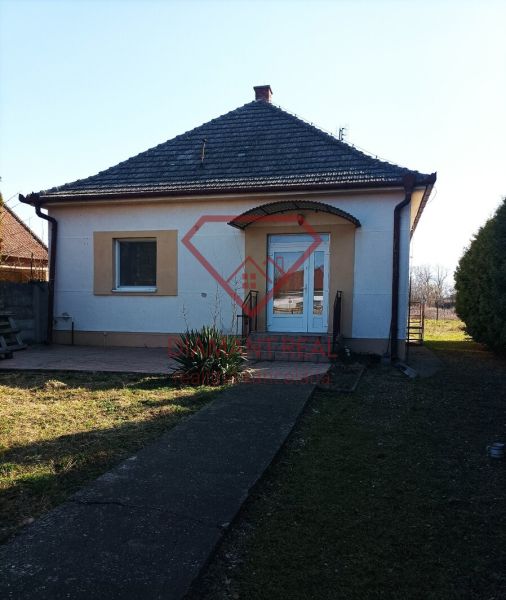 A family house in the village of Vlčany on Vlčany Street, suitable for residential plots.